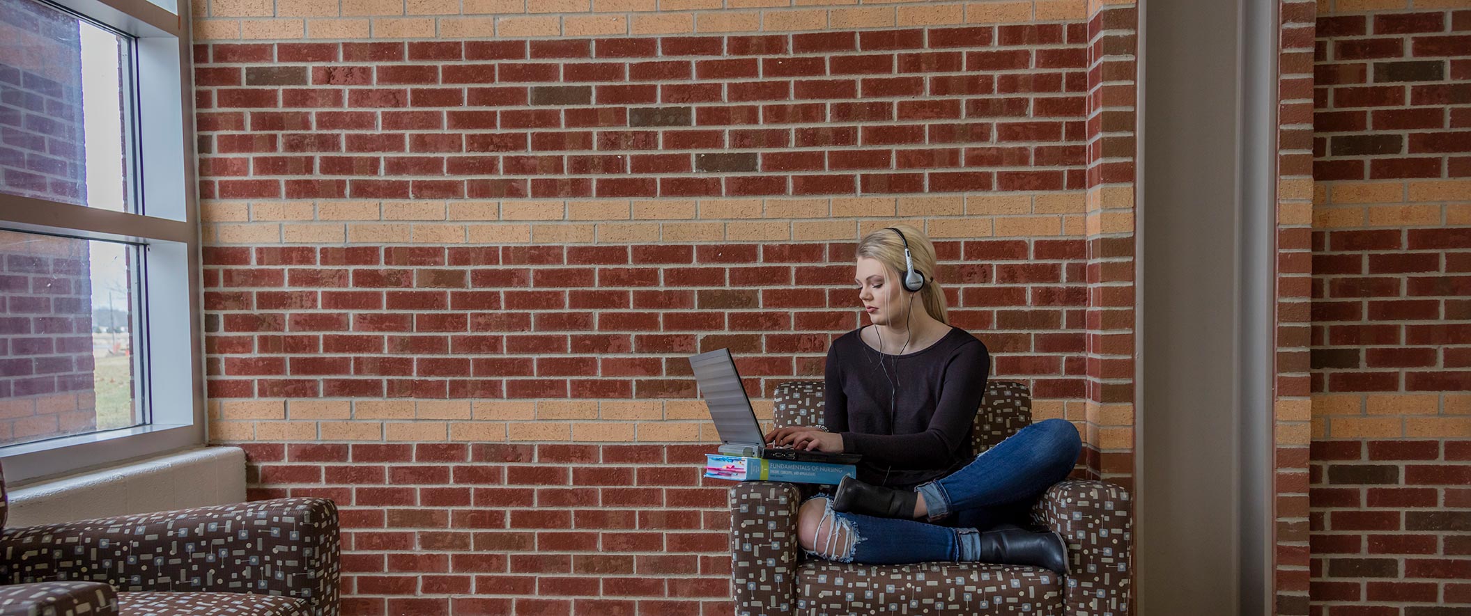 girl in book store studying with coffee and laptop